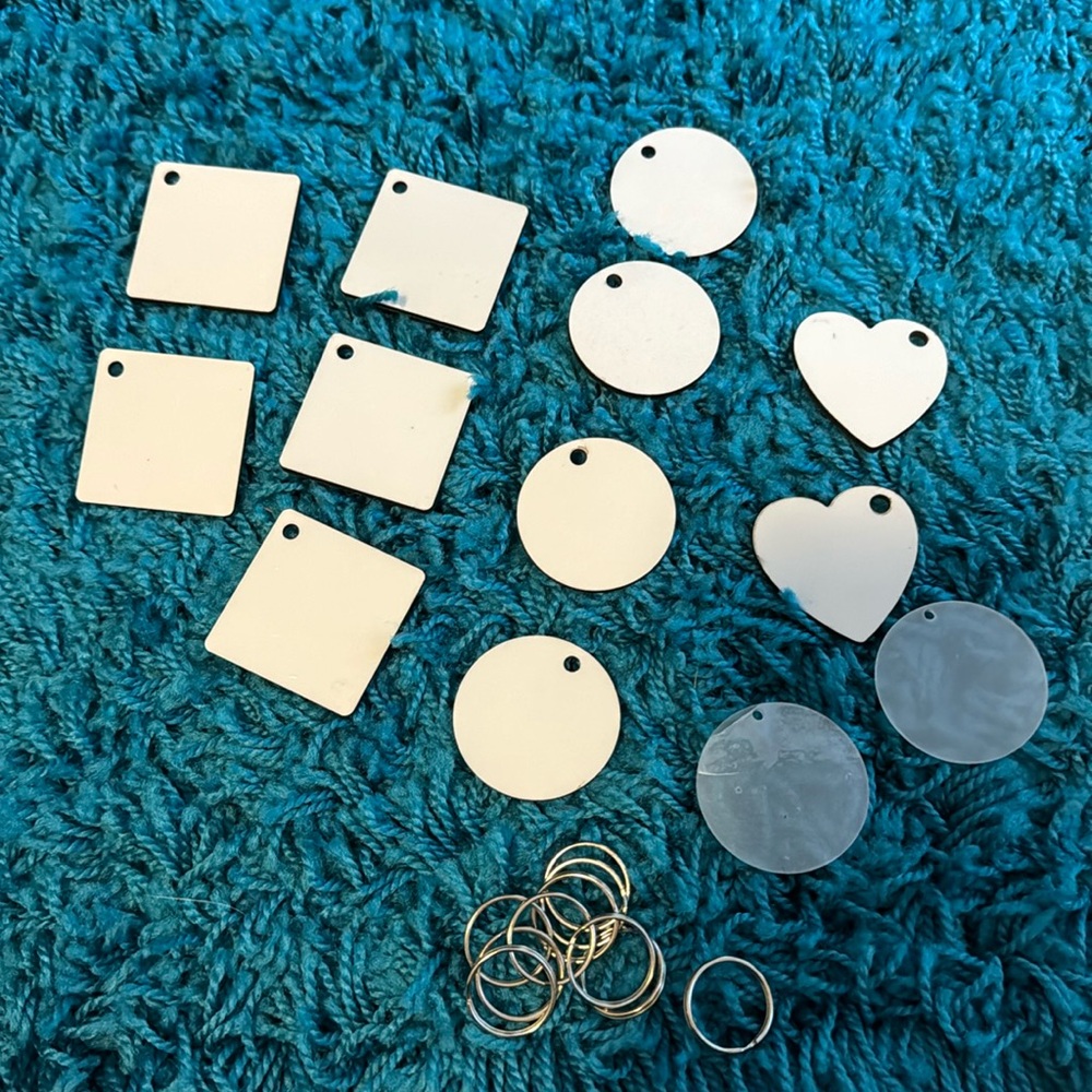 ⭐️10/$10⭐️ Make your own key chains, 13 key chains and 10 key chain rings